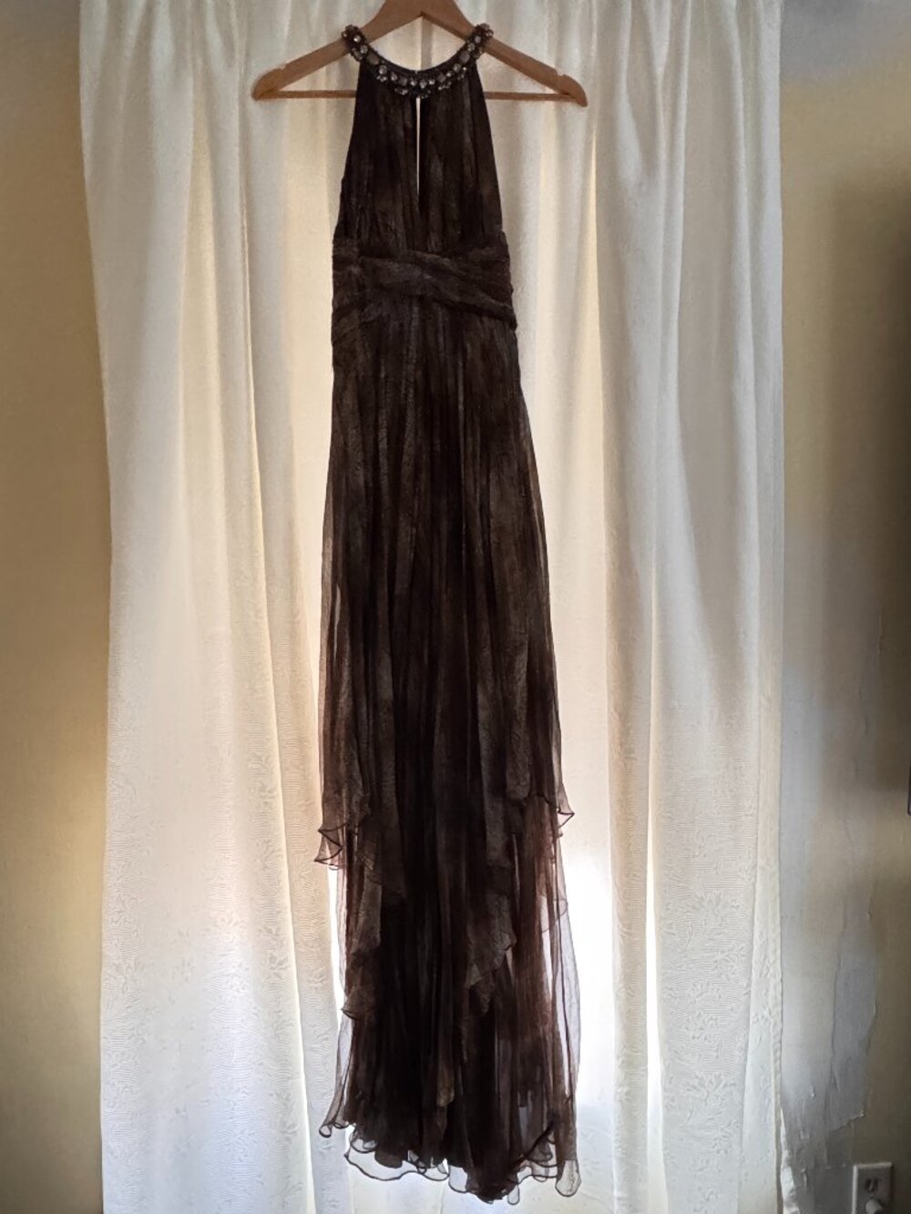 Elegant Brown Evening Gown – Beaded Neckline – Flowing Chiffon-Look – Size 4